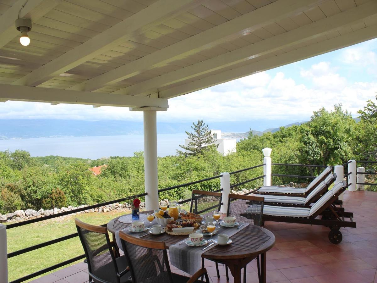 Holiday Home With Sea View Vrbnik Extérieur photo