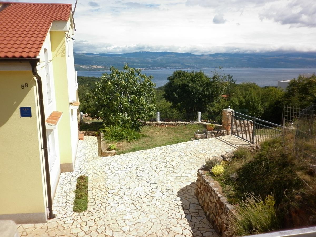 Holiday Home With Sea View Vrbnik Extérieur photo